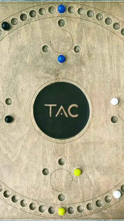 Bàn cờ TAC nhìn từ trên xuống lúc kết thúc ván đấu